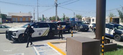 Hombre rompe ventanal tras intento de robo en farmacia de la colonia Año 2000