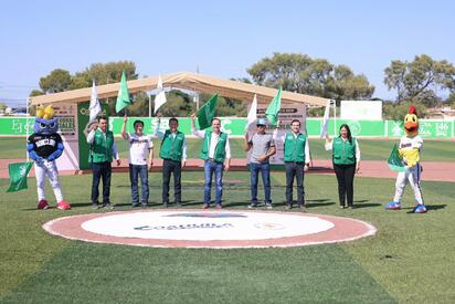 Inaugura Manolo Jiménez rehabilitación de cancha de béisbol en San Buenaventura
