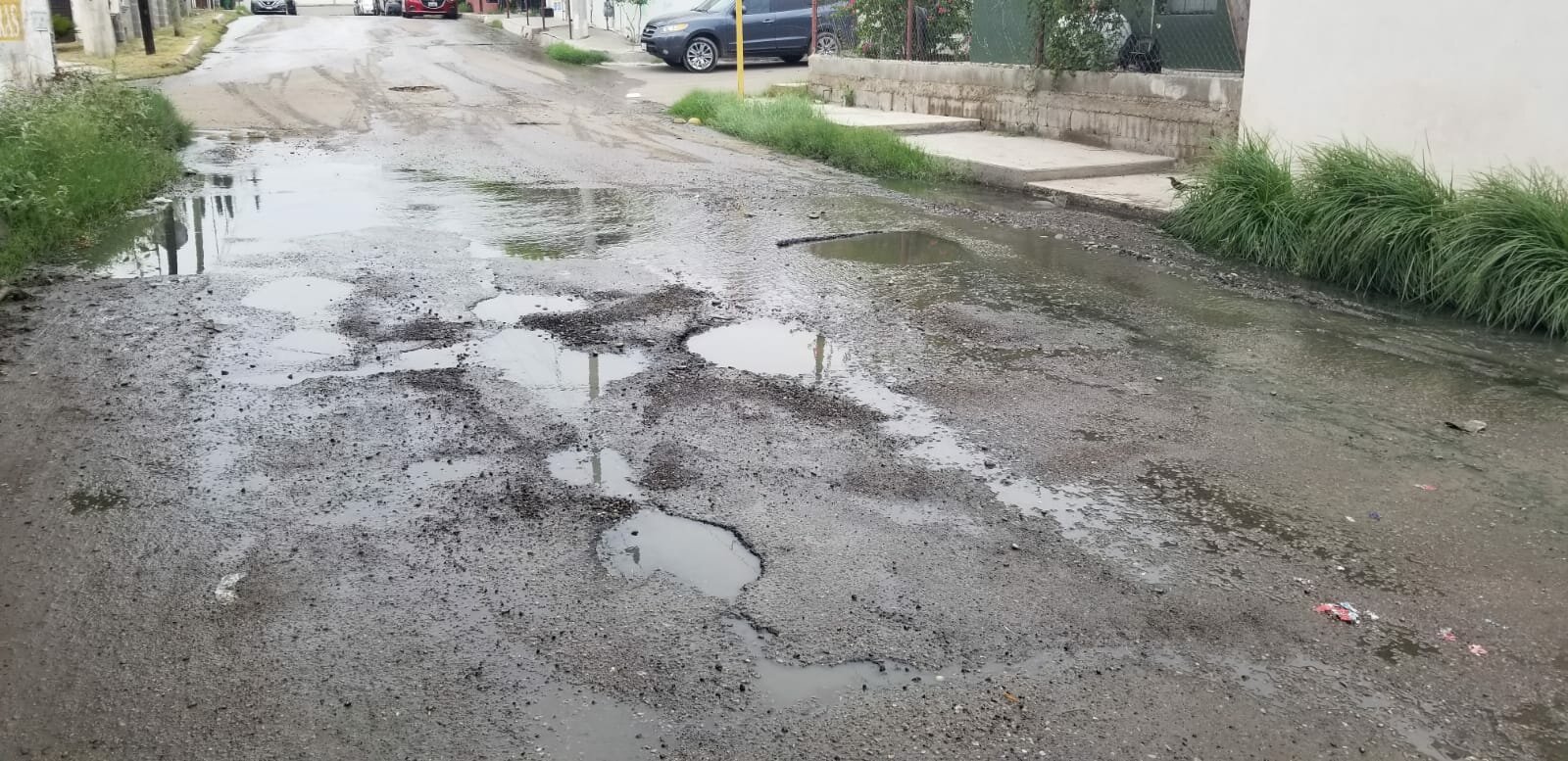 Denuncian mega fuga de drenaje en colonia Hidalgo