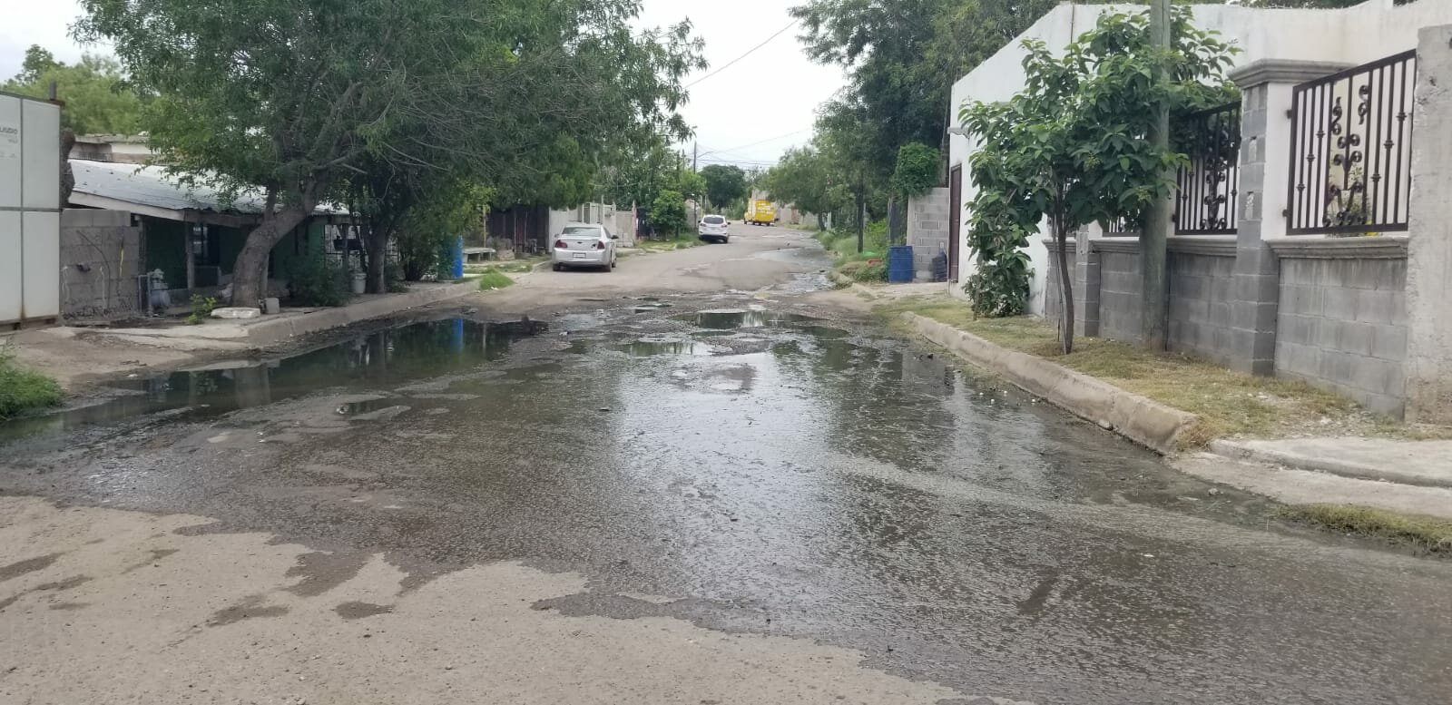 Denuncian mega fuga de drenaje en colonia Hidalgo