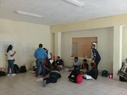 Sin recursos y sin opciones claras migrantes en la frontera 