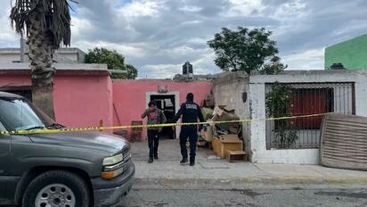 Hombre encuentra a su hermano sin vida en patio de su casa en Saltillo