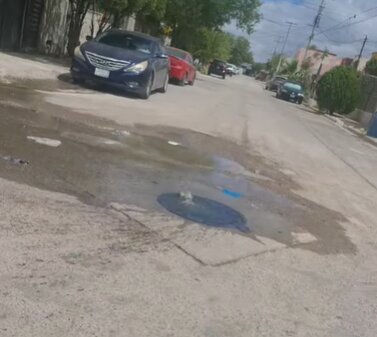 Aguas negras inundan calles de la colonia Año 2000: una crisis ignorada
