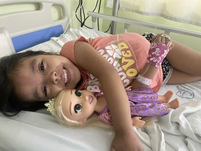 Violet lucha por su vida con tumor en riñón y familia pide apoyo para operación