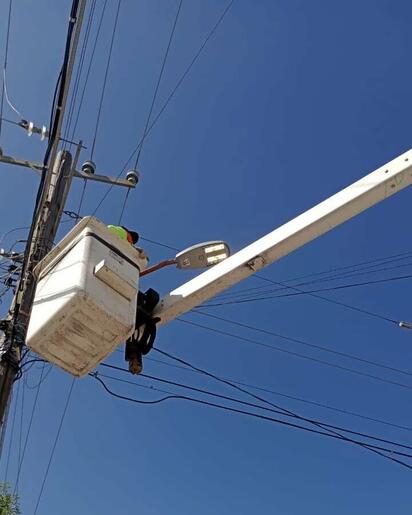 Atienden fallas de alumbrado en distintos sectores de la ciudad