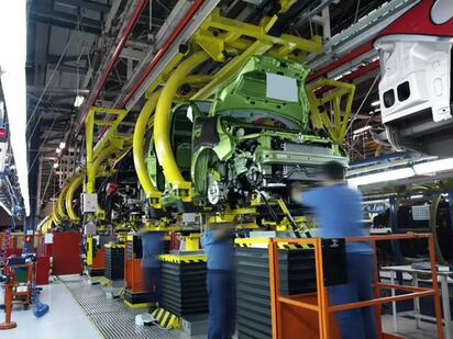 Conflicto eleva fletes; sector automotriz de los más afectados