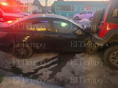 Conductor presuntamente ebrio provoca accidente en la colonia Aguilar