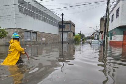 ¡Bajo el agua! Tormenta causa estragos en Guadalajara