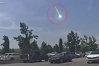 ¡Impactante! Captan “bola de fuego” cayendo del cielo en EU