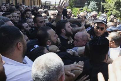 Armenia arresta a arzobispo crítico de Pashinyan
