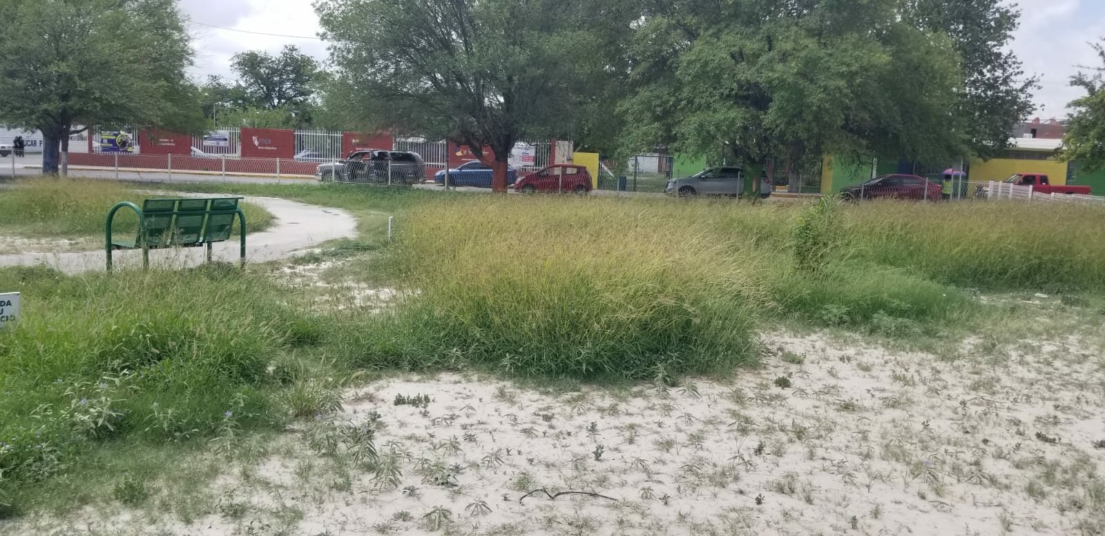 En abandono el parque lineal Fidel Villarreal: El parque lineal Fidel Villarreal, se encuentra en condiciones de abandono, afectando su uso como espacio recreativo
