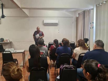 Imparten plática sobre omisión de cuidados a padres de familia en secundaria de Piedras Negras