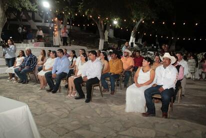14 parejas se casan en Bodas Comunitarias en Múzquiz