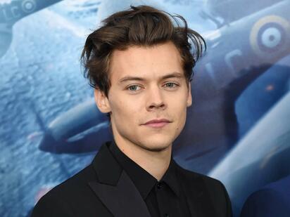 ¿Nuevo amor? Harry Styles es visto besando a una mujer en público