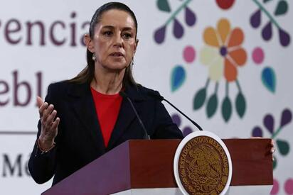 Sheinbaum condena insultos racistas de extranjera a policía
