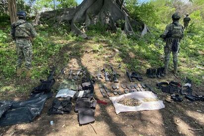 Detienen a 11 de 'Los Mayos' en Sinaloa con arsenal