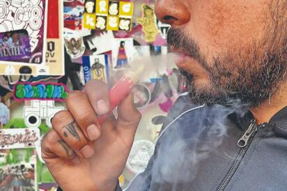 ¿Vapeadores en manos del narco? Así opera el mercado negro