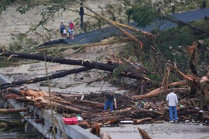 Rescatistas de Nuevo León viajan a Texas para apoyar tras inundaciones