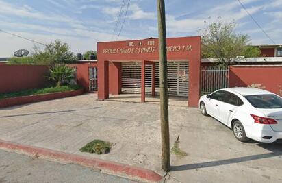 Director de Servicios Educativos garantiza lugar a alumno sin cuota