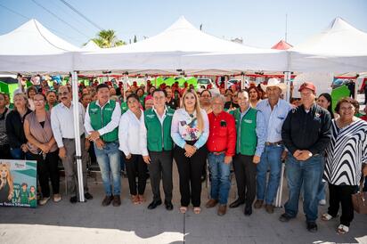Compromiso cumplido: Entrega Yesica Sifuentes camión recolector y contenedores en Castaños