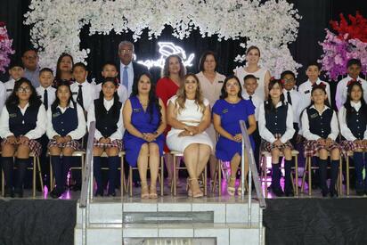 Claudia Andrade apadrina emotiva graduación de más de 100 alumnos de la primaria Francisco Villa