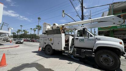 Apagón en zona centro de Monclova no frena ventas pese a corte de luz por trabajos de CFE