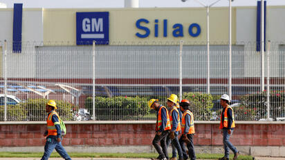 General Motors detendrá producción de sus camionetas más vendidas