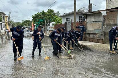 Semar despliega ayuda humanitaria en zonas impactadas por 'Barry'