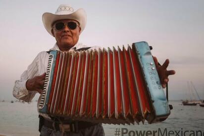 “Tu acordeón suena fuerte en tu tierra”: así promueven volver a México