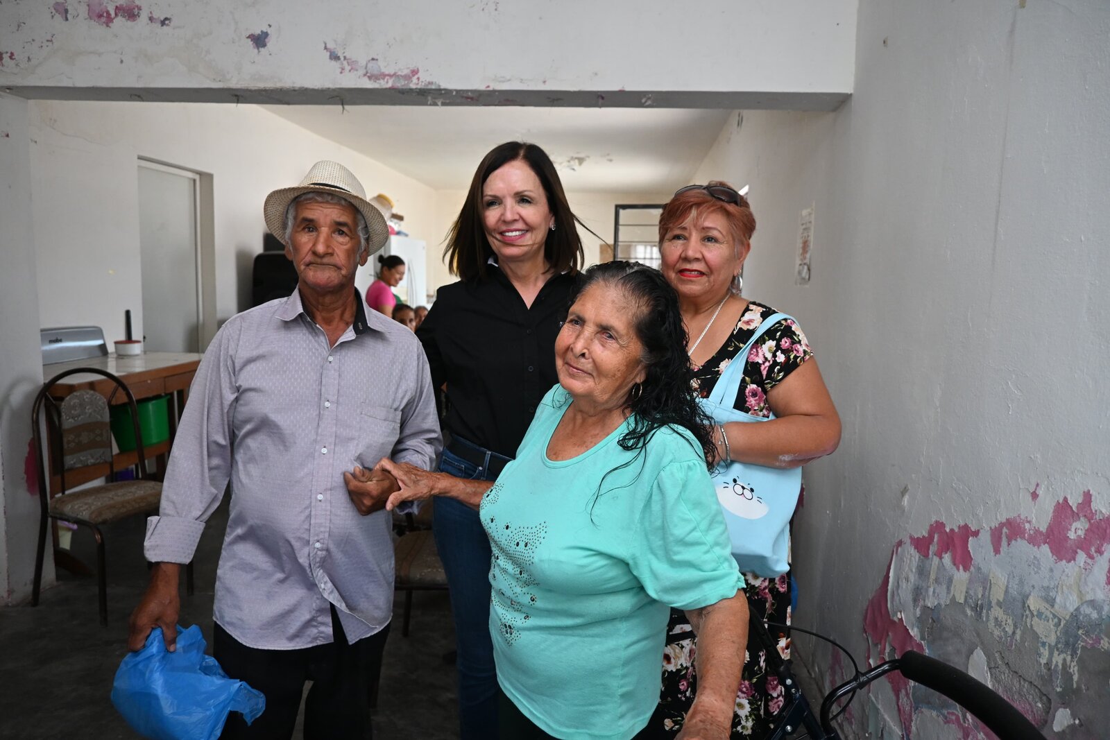 región: Esta entrega fortalece el programa alimentario y el servicio que reciben las y 
los adultos mayores, a través del DIF