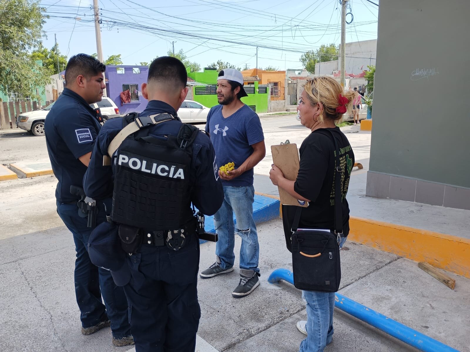 Agresión : De acuerdo con el reporte, los hechos ocurrieron cuando Cruz intentó recuperar un taladro que había prestado con anterioridad.