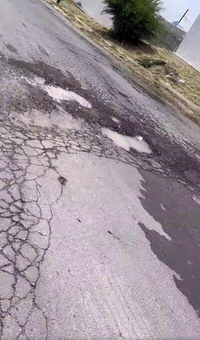 Calles en mal estado afectan a colonia Los Olivos: Habitantes de la colonia Los Olivos denuncian el deterioro severo de sus calles, plagadas de baches y hundimientos.