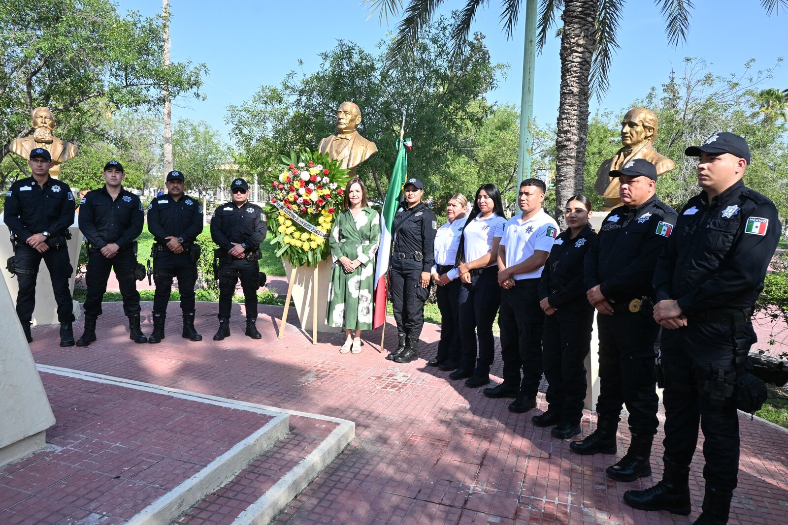 región: El evento rindió homenaje al prócer oaxaqueño resaltando la alcaldesa el legado que dejó.