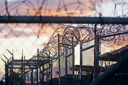 Bases militares de EE UU podrían albergar migrantes detenidos
