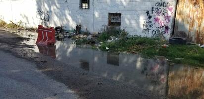 Fuga de drenaje afecta complejo deportivo Aguirre