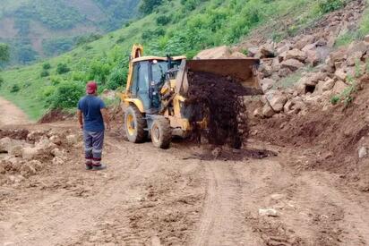 Lluvias intensas provocan al menos 6 derrumbes en carreteras de Hidalgo