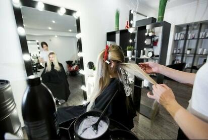 Belleza Total en Salón Glamour: De pies a cabeza