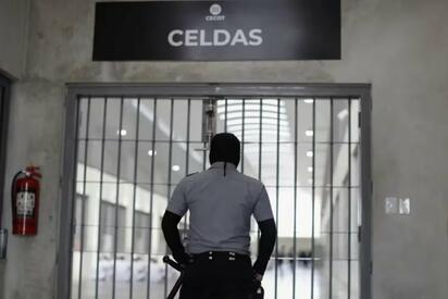 Venezuela investiga torturas a migrantes en cárcel salvadoreña