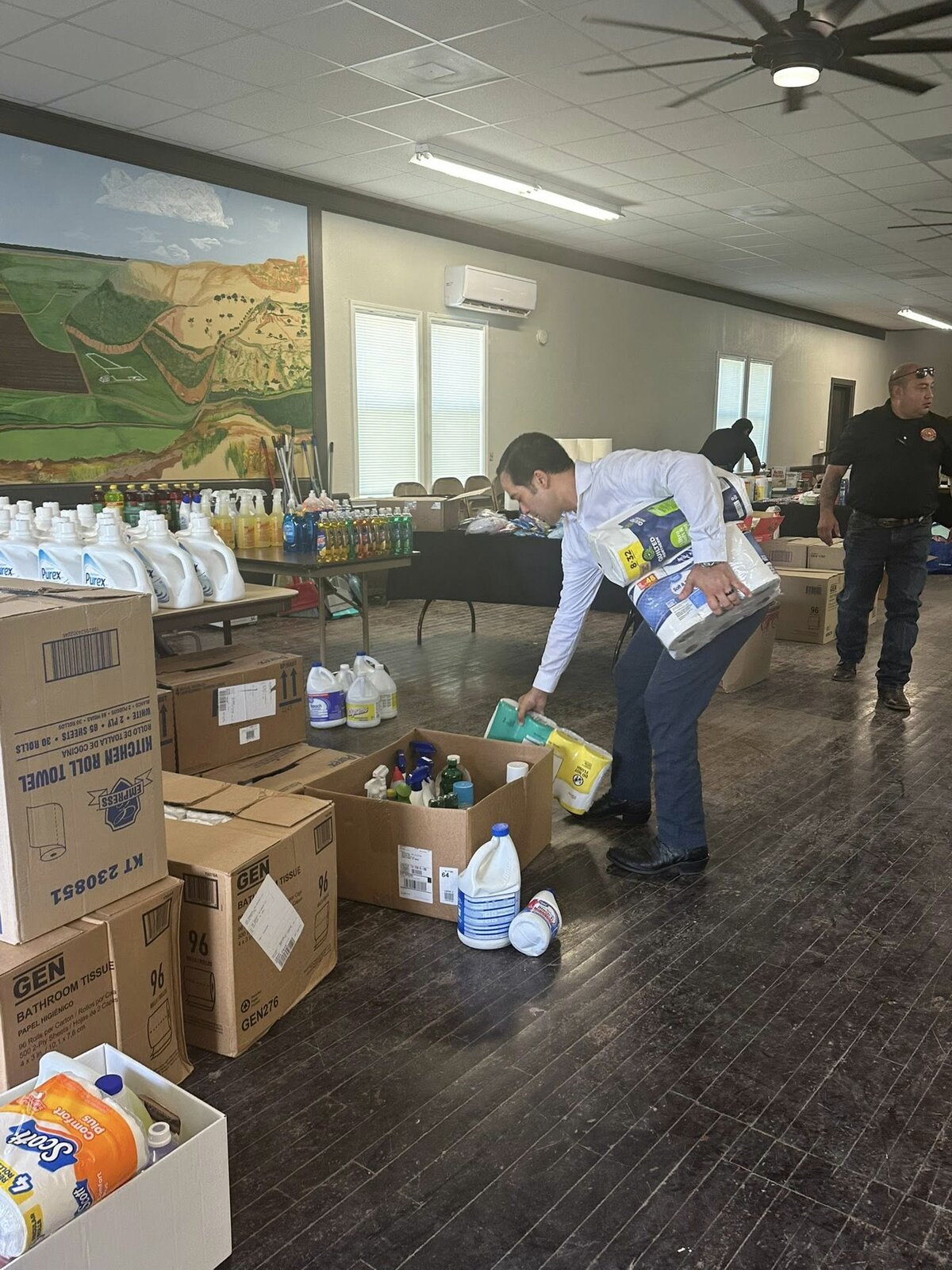 Eagle Pass entrega donaciones a la comunidad de El Quemado : La ciudad se solidarizó con las comuni9dades de Texas que se vieron afectadas por las fuertes lluvias recientes.