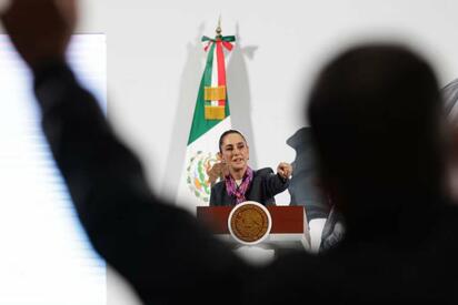 Sheinbaum frena polémica subasta de estatuas en CDMX