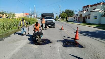 Continúa el bacheo en Piedras Negras, pero no llega a Los Olivos