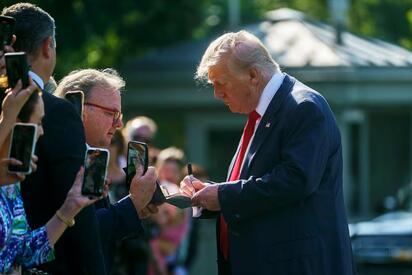Trump rompe el silencio sobre carta “picante” a Epstein