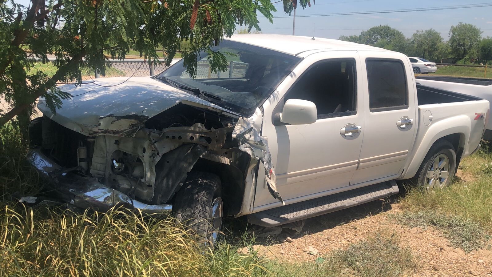 Accidente: En el percance estuvieron involucrados una camioneta Chevrolet Colorado de color blanco y un automóvil Ford Fiesta.