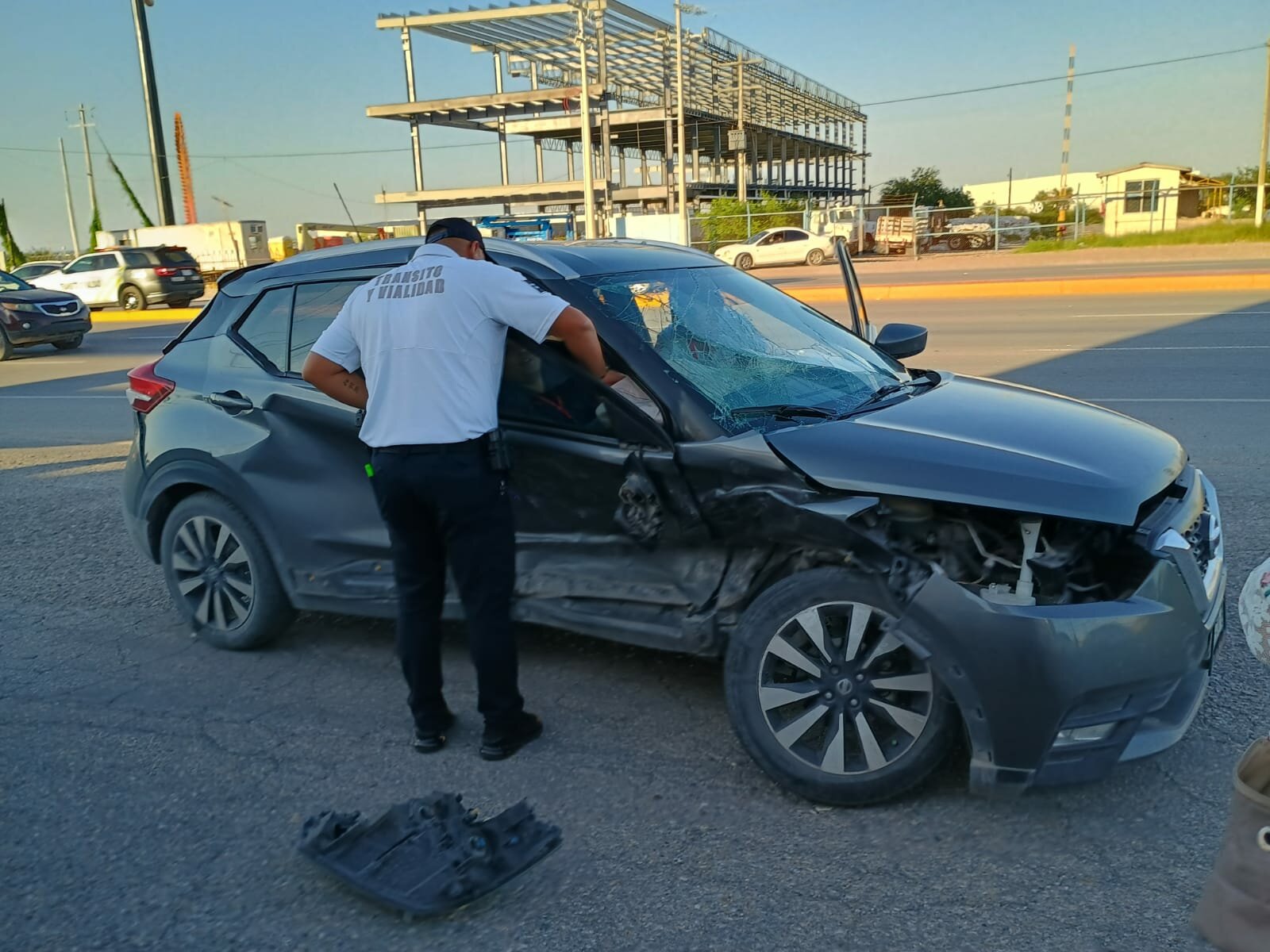 Accidente: De acuerdo con el peritaje preliminar, la conductora de una camioneta Nissan Kicks habría ocasionado el choque al incorporarse .