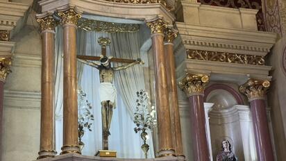 El INAH confirma la existencia de varias coronas del Santo Cristo