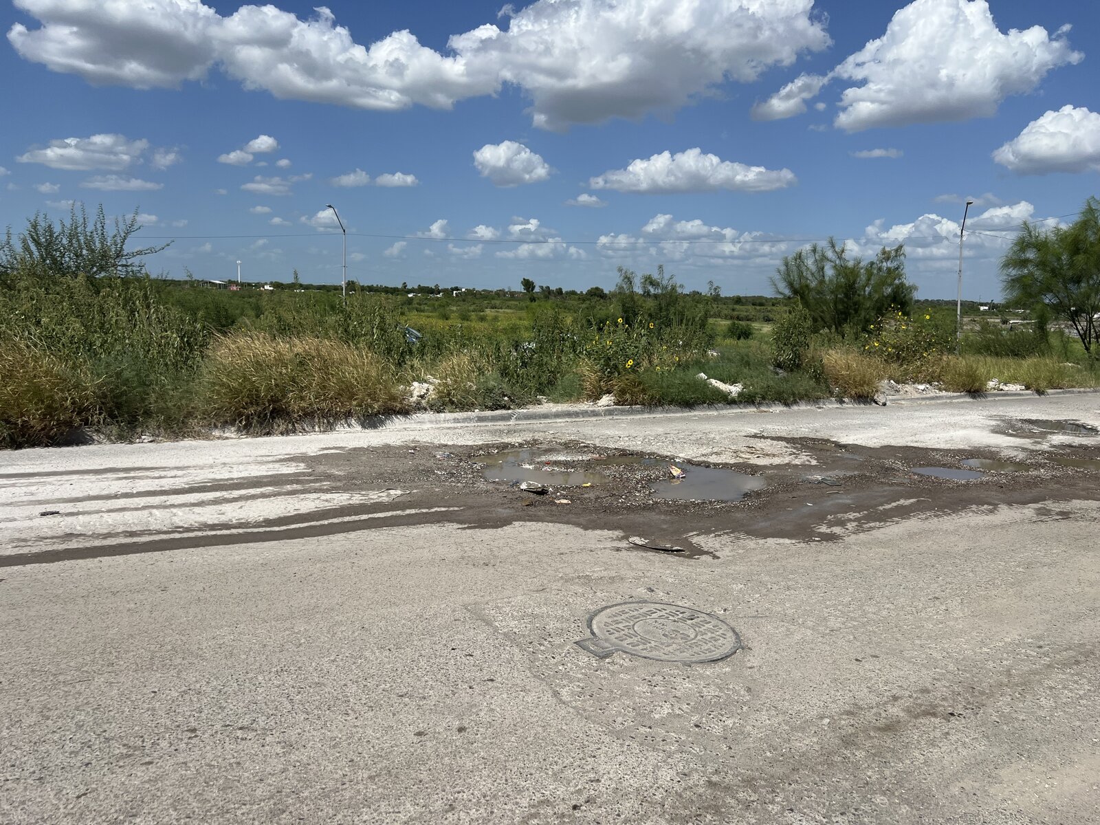 Bacheo : Las áreas con mayor deterioro presentan daños profundos en el pavimento.