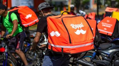 Repartidores celebran acceso a seguridad social en México