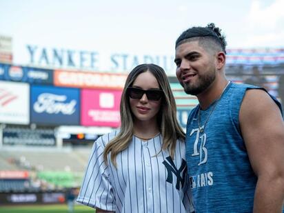 Belinda lanza la primera bola en juego de Yankees