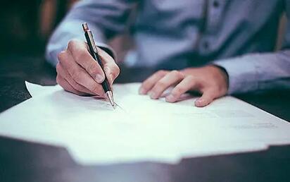 Abogado advierte sobre riesgos legales por firmar pagarés en blanco en la Región Carbonífera