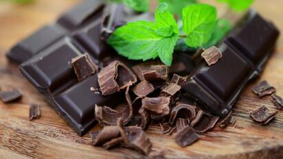 Consumir chocolate negro a diario podría beneficiar la salud